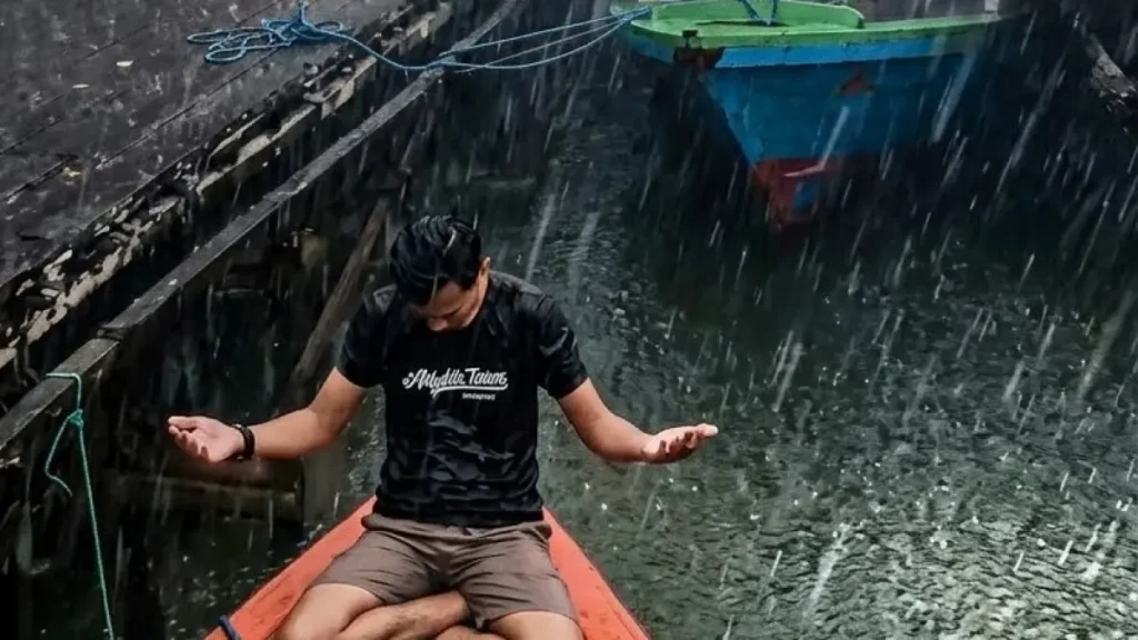 Hujan membasahi kawasan hutan tropis Kalimantan di tengah harapan meredakan kebakaran hutan dan lahan
